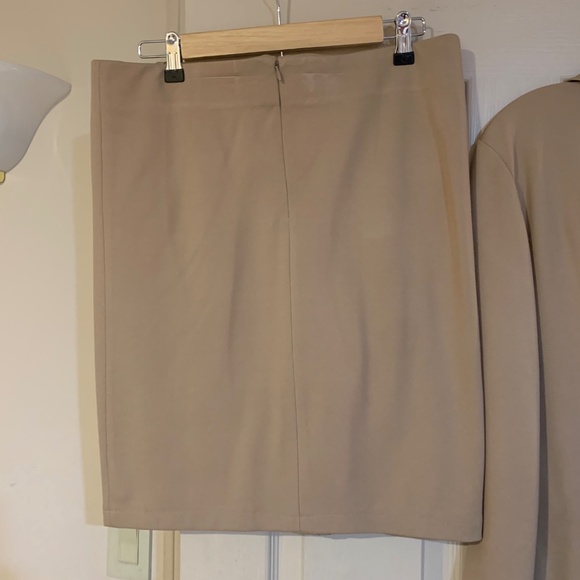 Colleen Lopez Tan Skirt Suit sz M - Picture 6 of 10